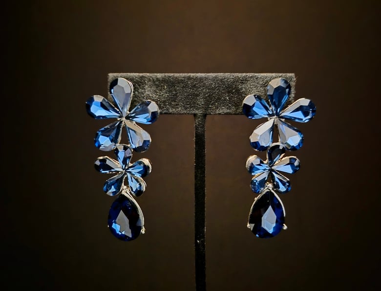 Image of Navy Blue Flower Pierced Earrings 