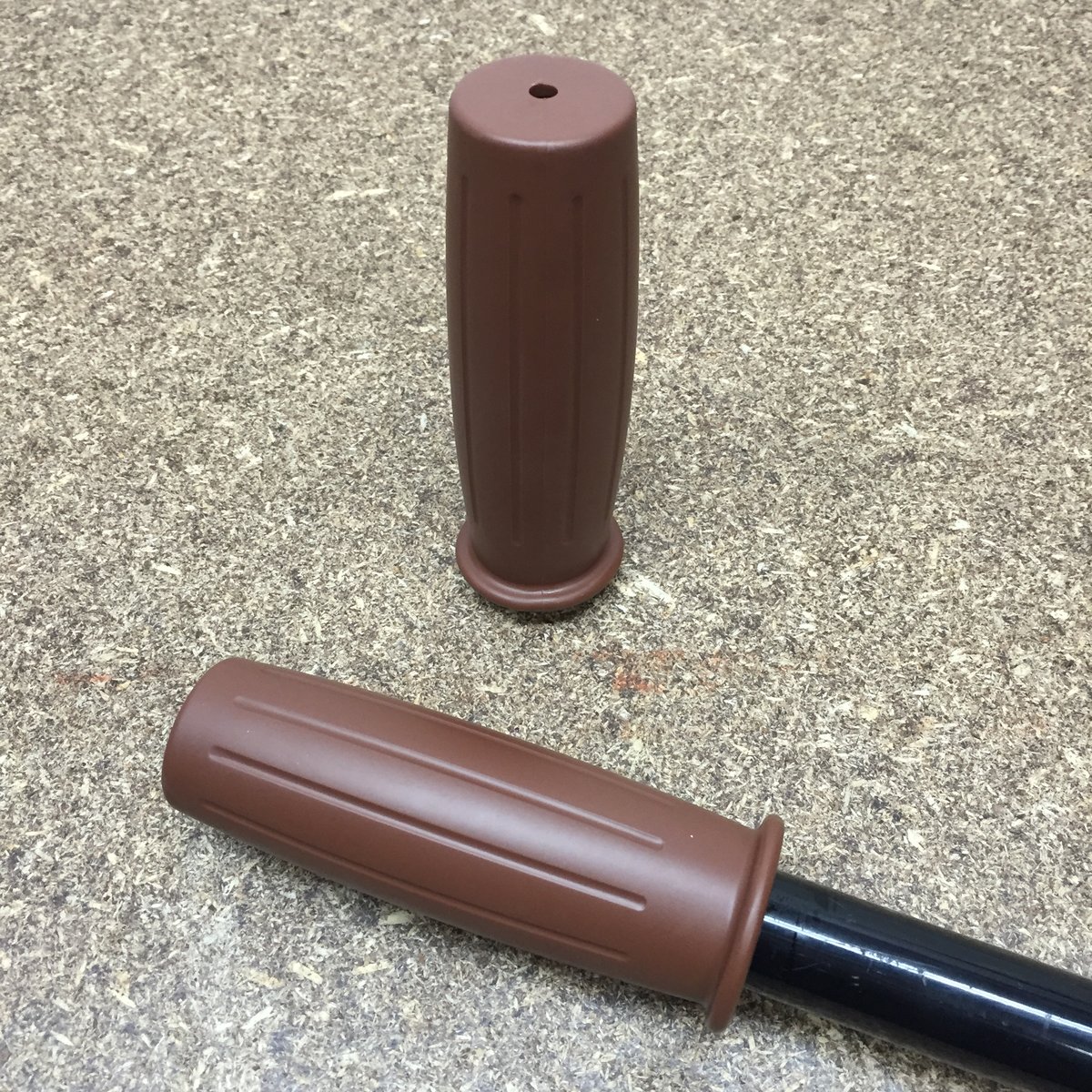 Image of Grips Barrel Style Brown 7/8"