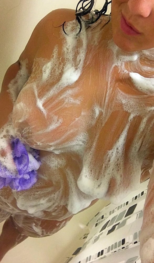 Image of Shower time photoset