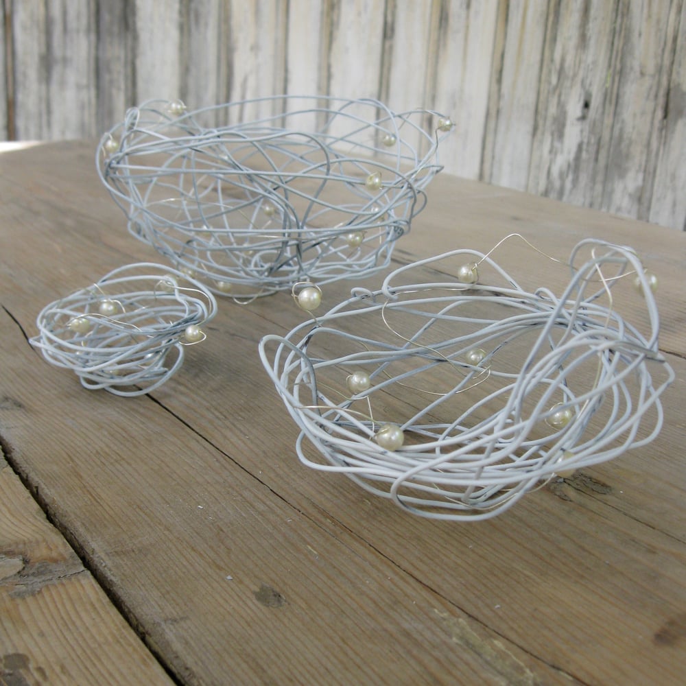 Image of 3 Pearl Wire Nests