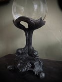 Réservé à Ophelie. Italie. Boule de cristal (13cm) et support début 1900 bronze argenté/ noir