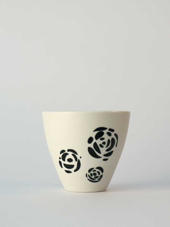 Image of Small cup</br>black roses