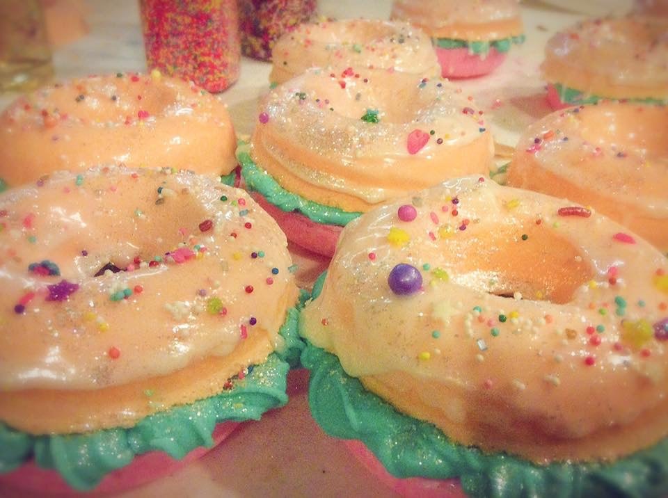 Image of Fruit Looop Donut Bath Bomb