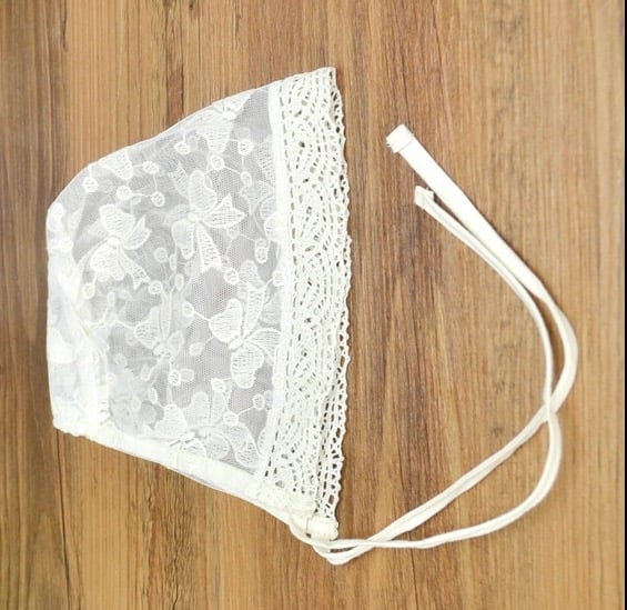 Image of Bow Lace Bonnet