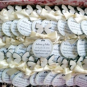 Image of Pack 50 alfileres mariposas blancas