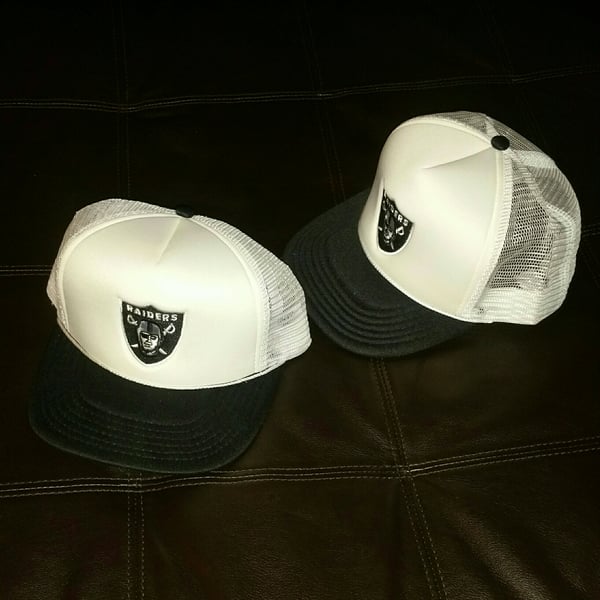 Image of Vintage Dead Stock Oakland Raiders Mesh Snapback