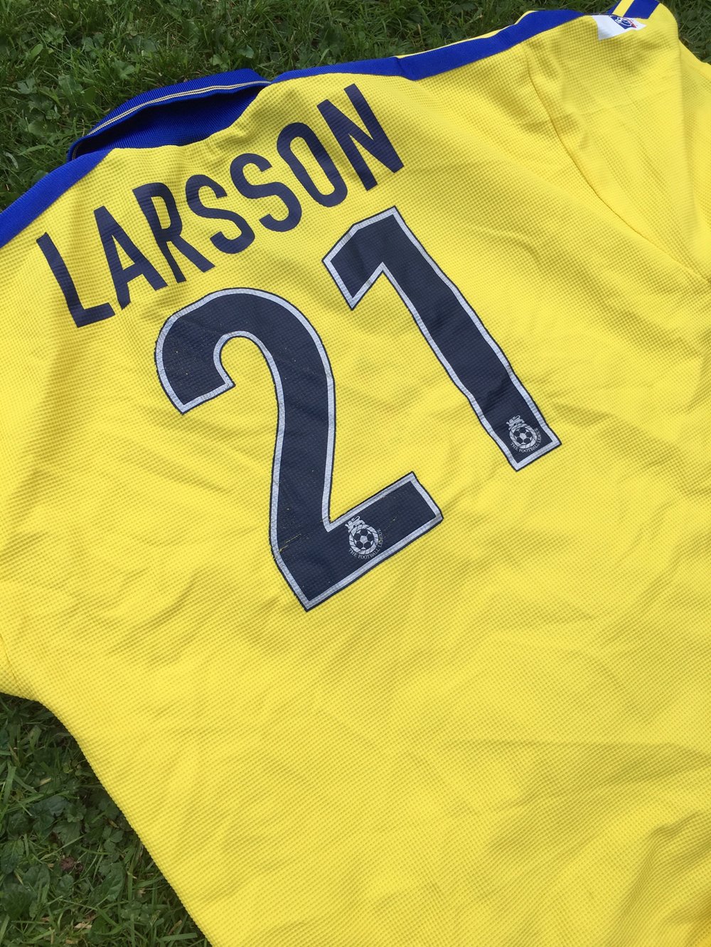 Match Worn 2000/01 Jonas Larsson Away Shirt