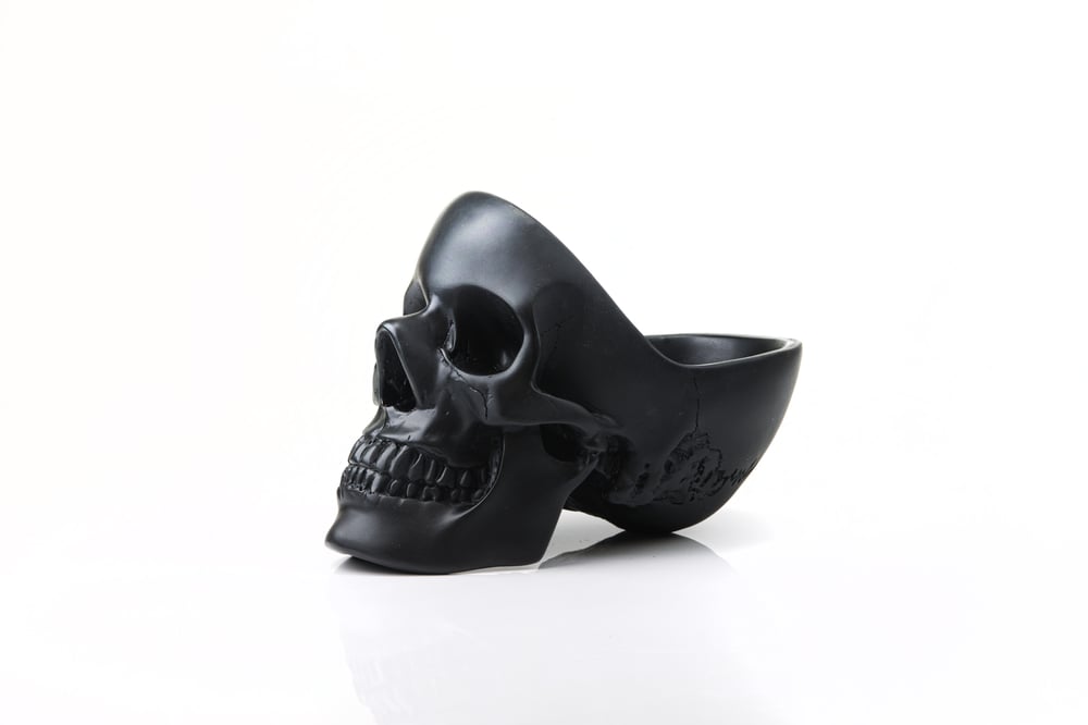 Image of Black Skull Tidy