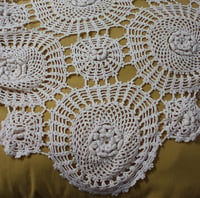 Image 5 of Superbe plaid ancien au crochet.