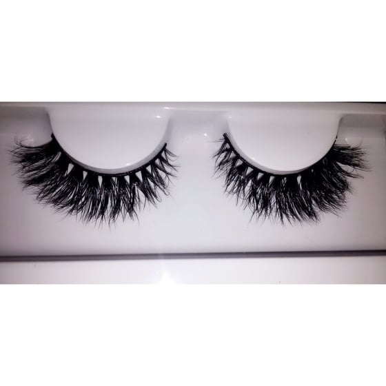Image of 'COCO' eyelashes
