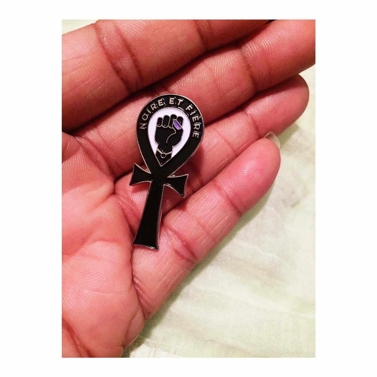 Image of "Noire Et Fiere" Feminist Lapel Pin 