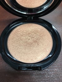 Image 1 of HIGHLIGHTING POWDER - LUSCIOUS GLOW