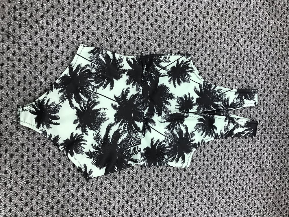 Image of Palm Tree Plunge size 8