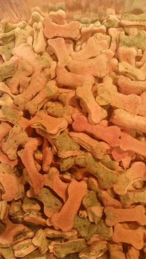 Image of Tomato Spinach Parmesan Doggie Biscuits