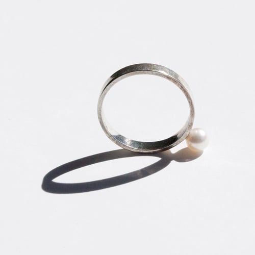 Image of Floating Pearl Ring