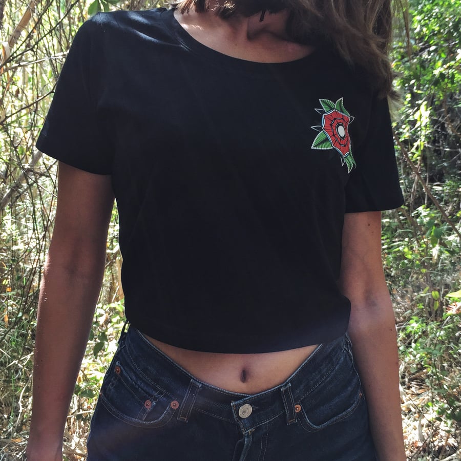 Image of Black 'Flor' Cropped Tee