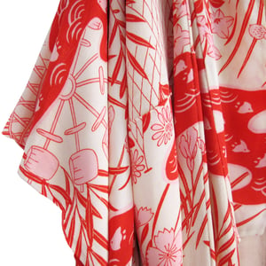 Image of Rød/Hvid silke kimono med rosa røde irisblomster og fugle