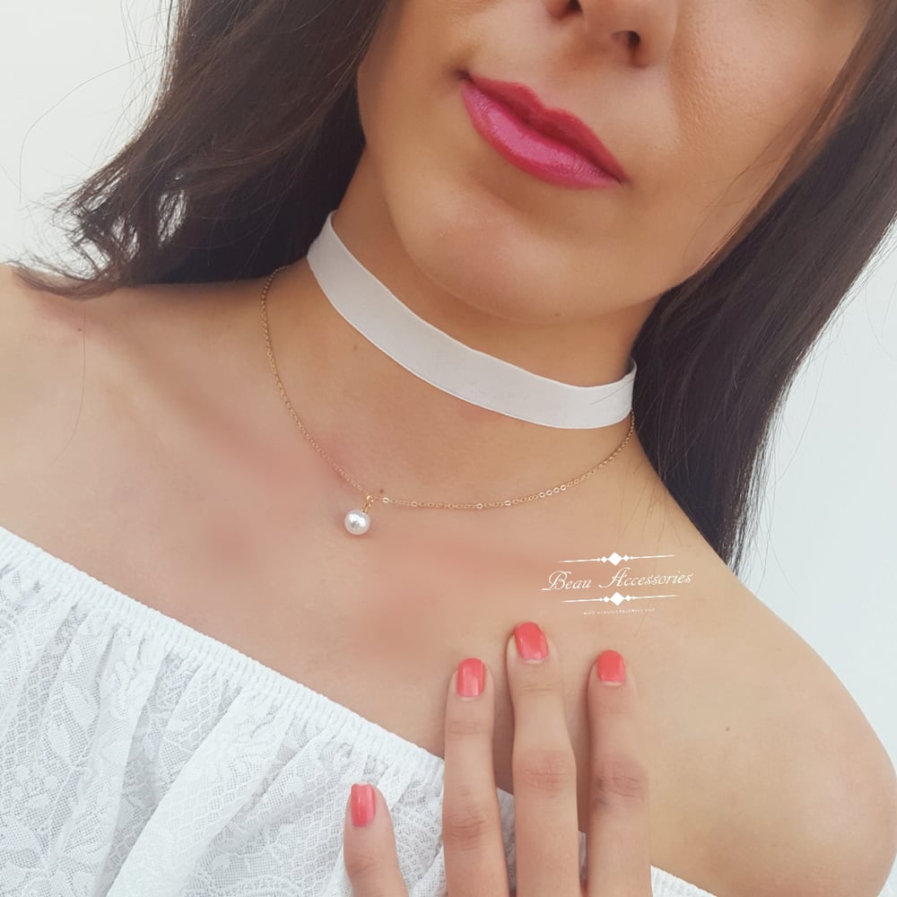 Image of White Pearl Choker