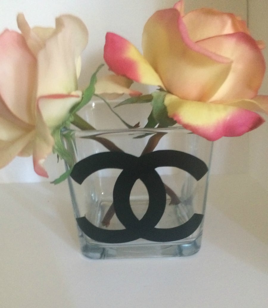 How to: Coco Chanel Inspired Flower Vase (with stickers