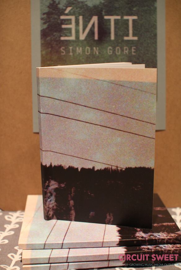 Image of Simon Gore ÉN TI Photobook 