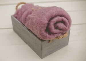 Image of EUROPEAN WOOL FLUFF - Mauve & Dark Grey
