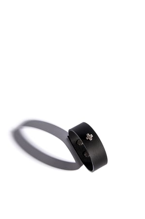 Image of AUMORFIA - LIBERTA CROSS_SM CUFF