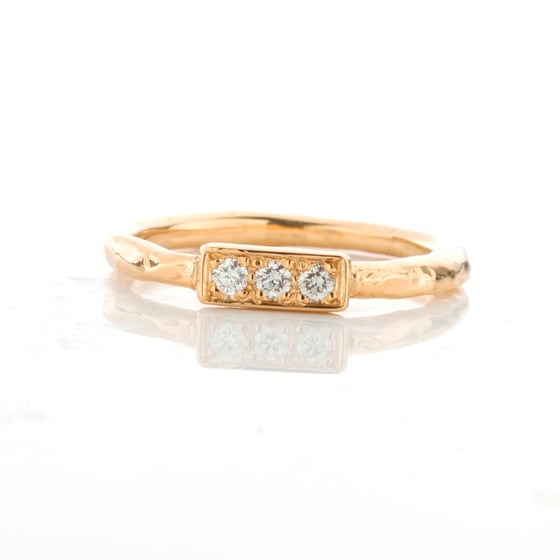 Beeld van stacking ring yellow