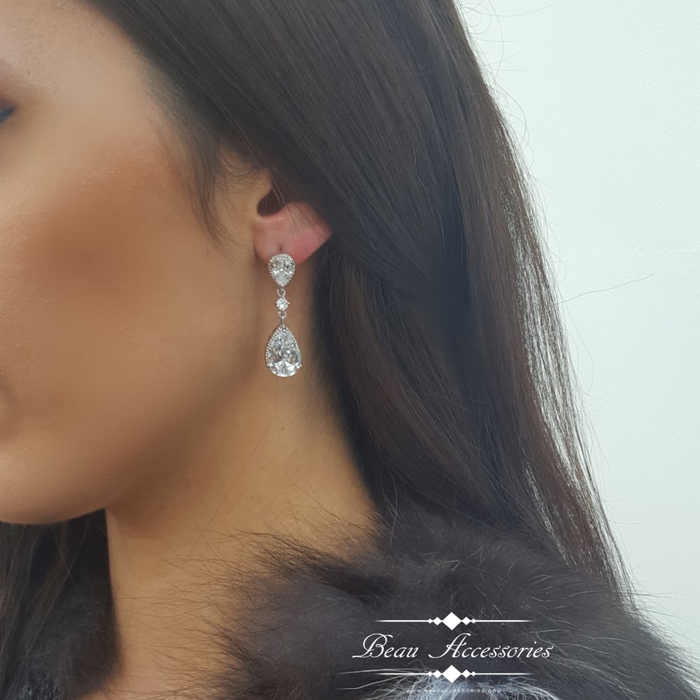 Image of Oval Crystal Elegent Earrings 