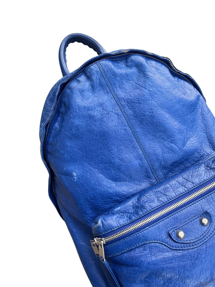 balenciaga backpack leather Le Cagole Medium Balenciaga manages to adapt to the present by creating subversive pieces for a more fashion Balenciaga Leather Backpack | neverlandsupply
