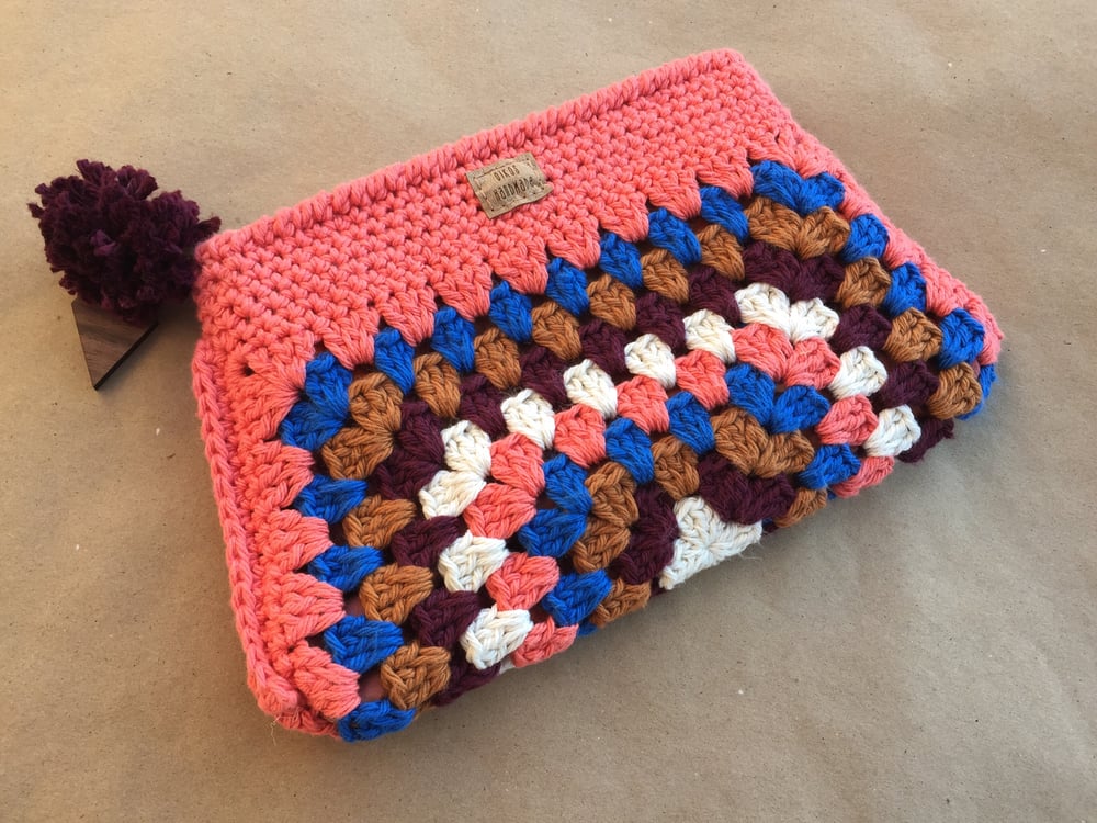 Image of Lorene Clutch Color Combinations