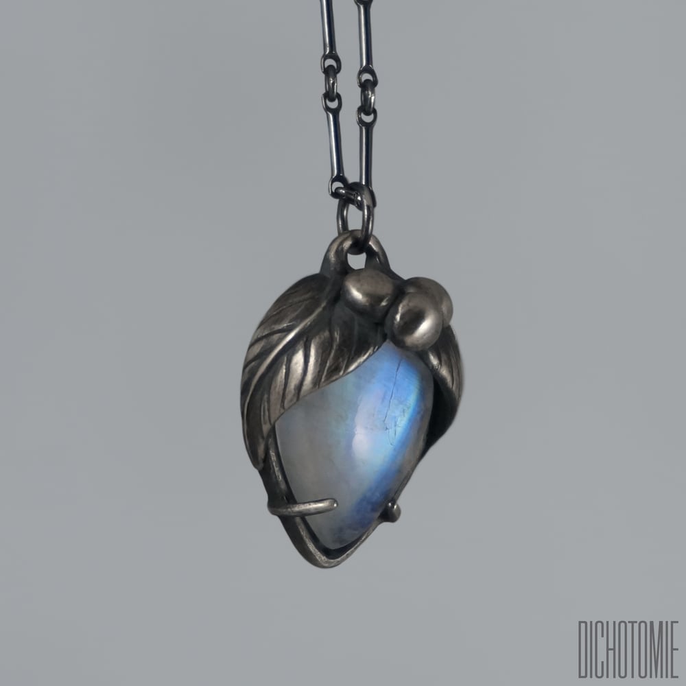 Image of La Belladonna Pendant Rainbow Moonstone