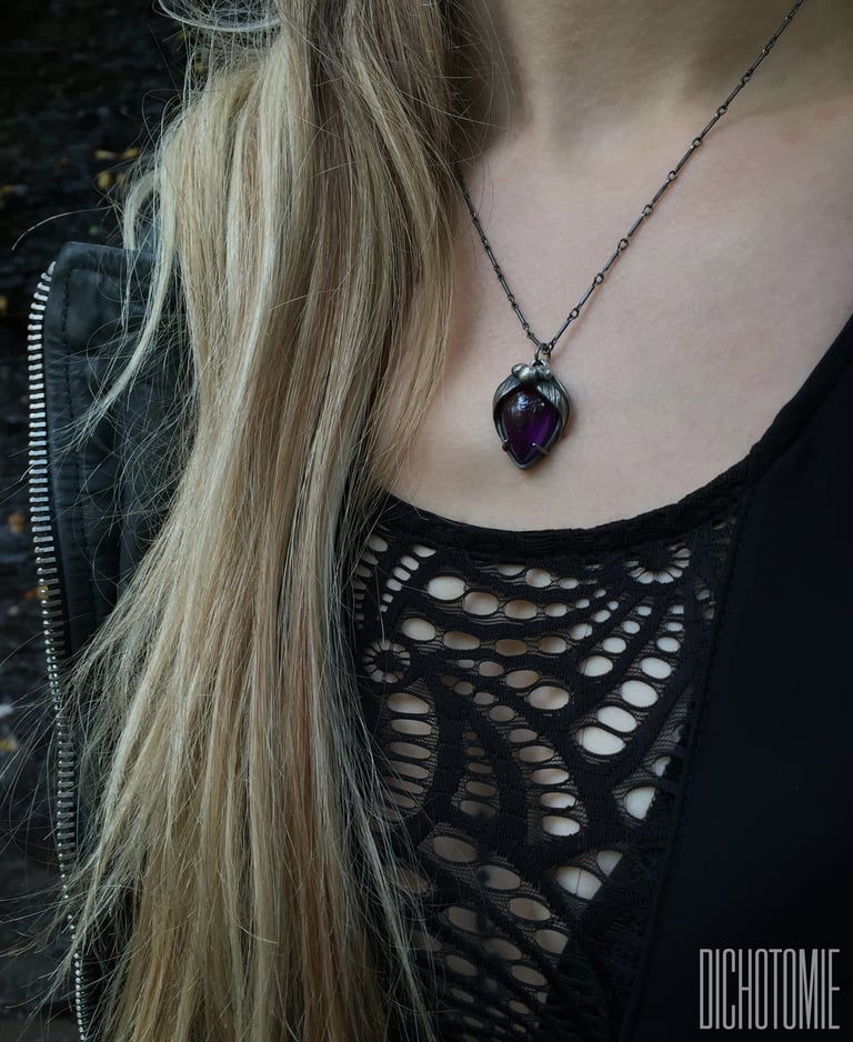 La Belladonna Pendant Amethyst Image 5