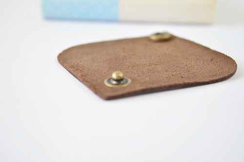 Image of Handmade Genuine Natural Leather Earphone Holder, Earphone Organizer, Cable Keeper D08