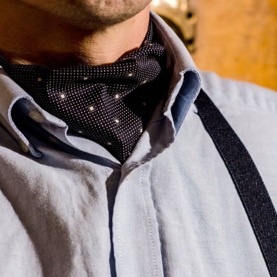 Image of Gents Navy and white cravat and pocket square