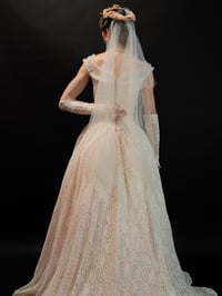 Image 12 of 1950s Blushing Bride