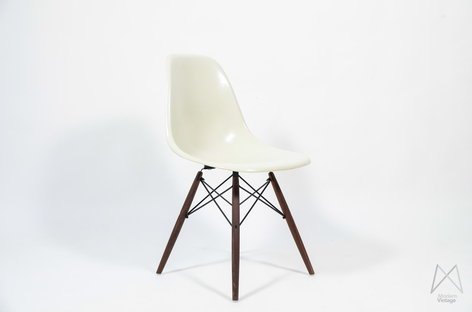 Modern Vintage Amsterdam - Original Eames Furniture — Eames Modern Vintage Amsterdam - Original Eames Furniture — Eames