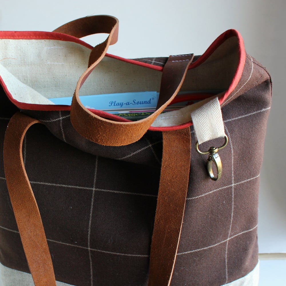 Image of 'madame Truffle'         - x -           NELL TOTE BAG,  size/2