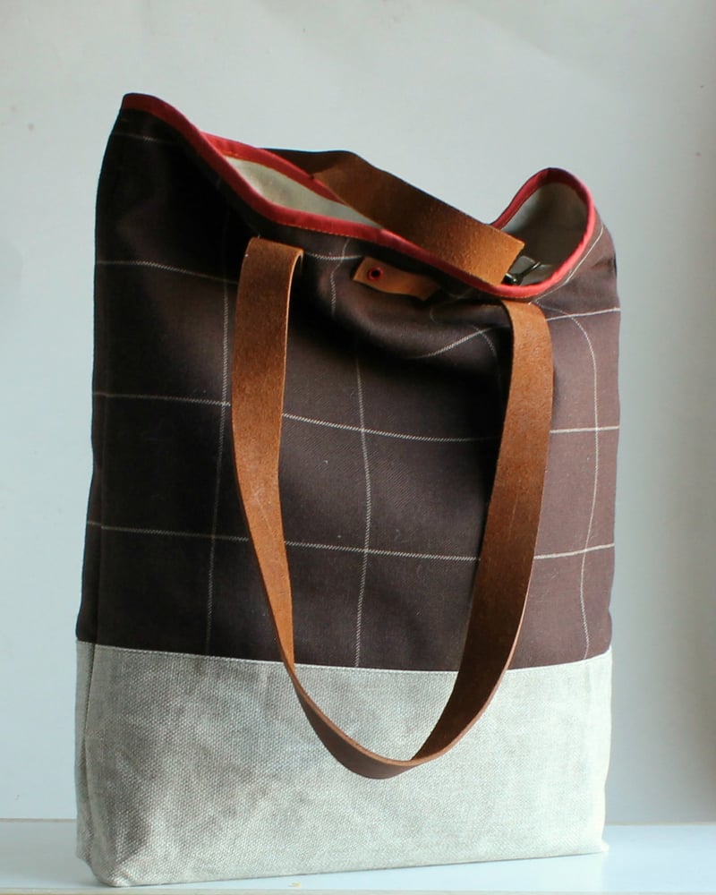 Image of 'madame Truffle'         - x -           NELL TOTE BAG,  size/2