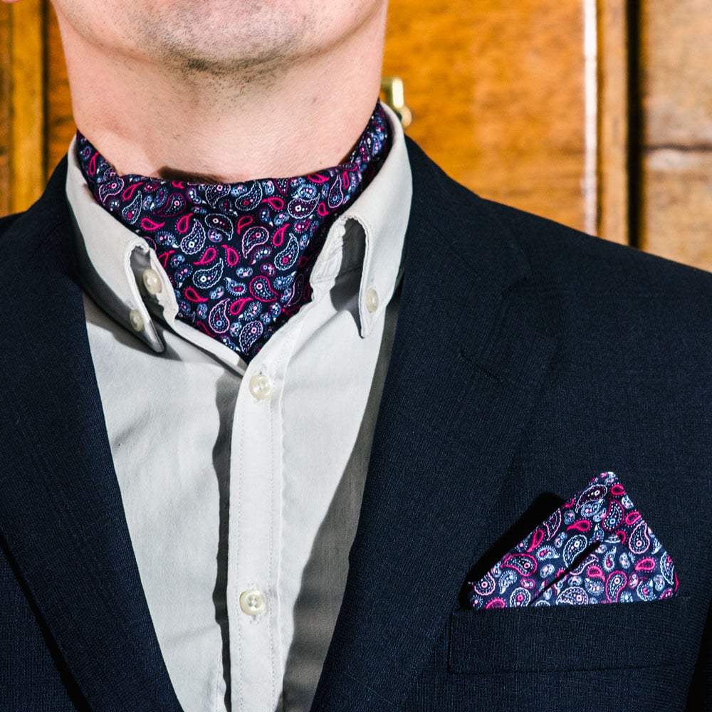 Gents purple paisley cravat and pocket square / The DapperCravat
