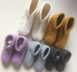 Image of "Rie" filtede hjemmesko til børn, hækleopskrift