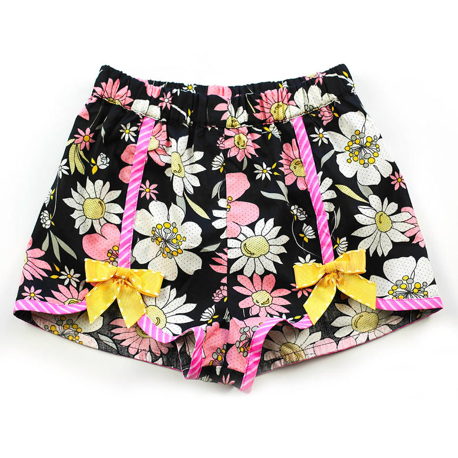 Image of Polly Vintage Bow Shorts - Daisy