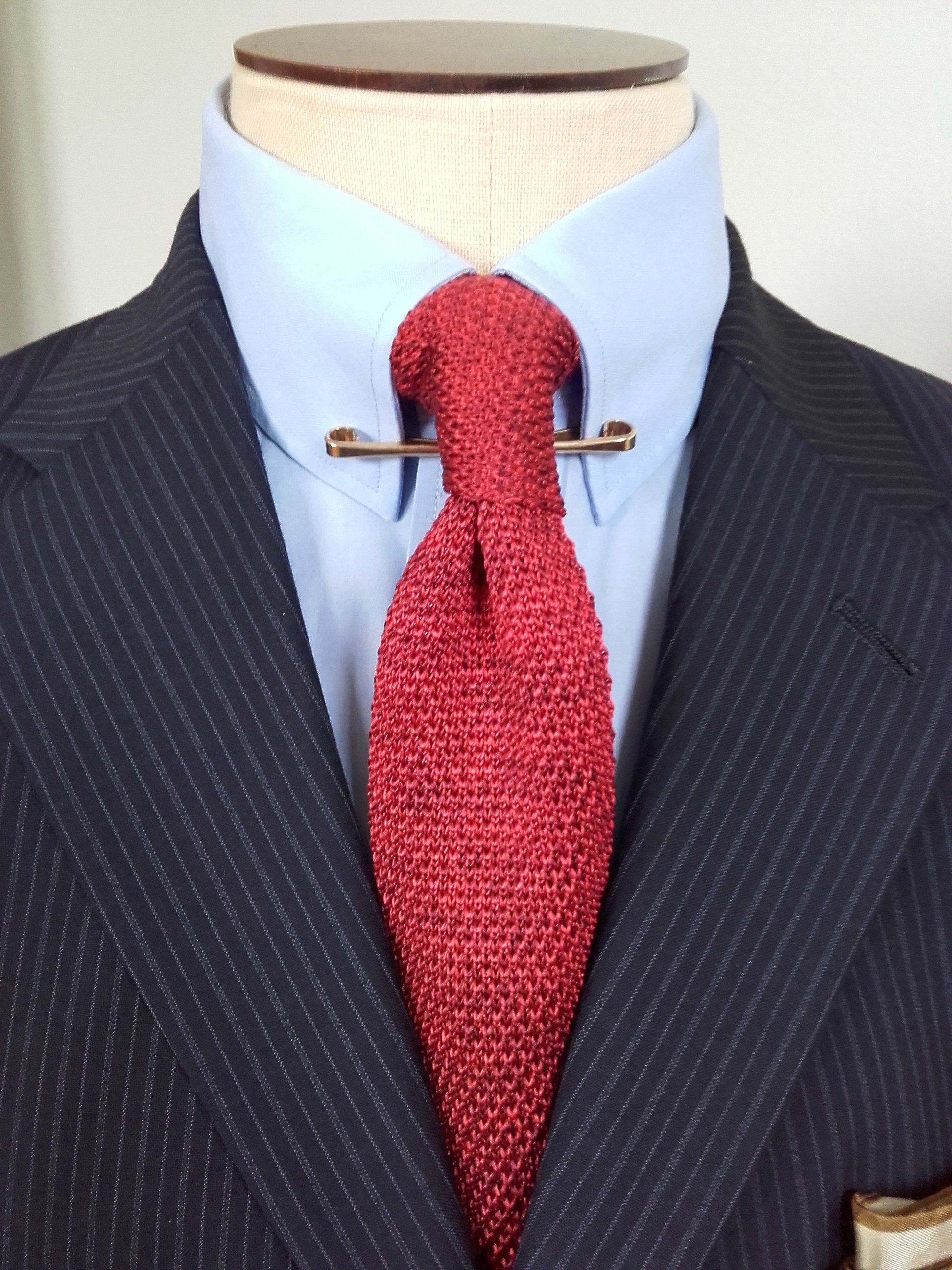 How to Wear a Collar Bar, How to Put On a Collar Bar