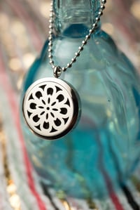 NoDak Flower Essential Oil Diffuser Necklace