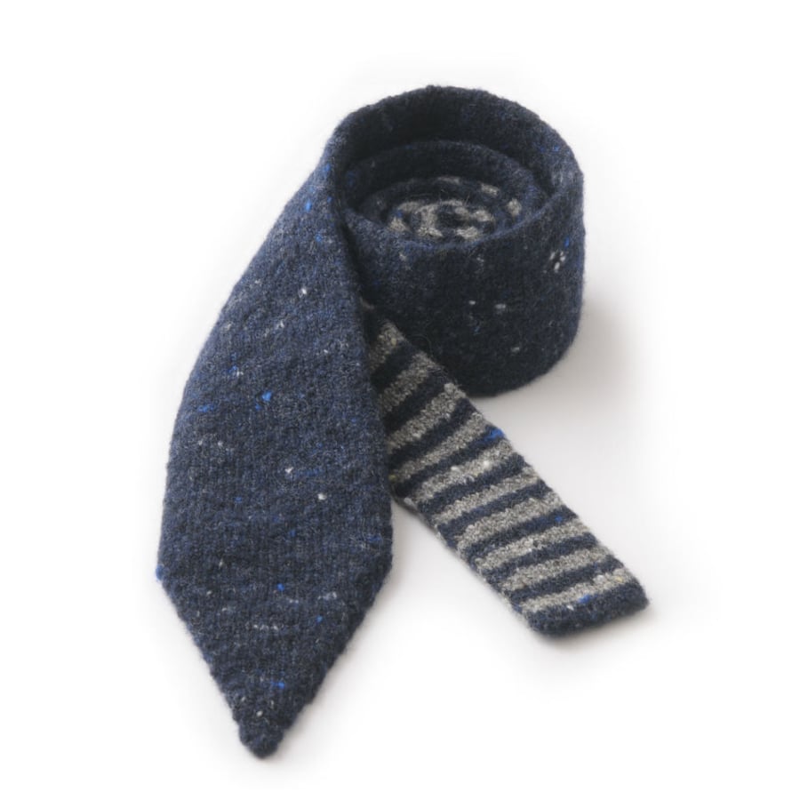 Image of Soft Tweed Tie with Stripe in Navy
