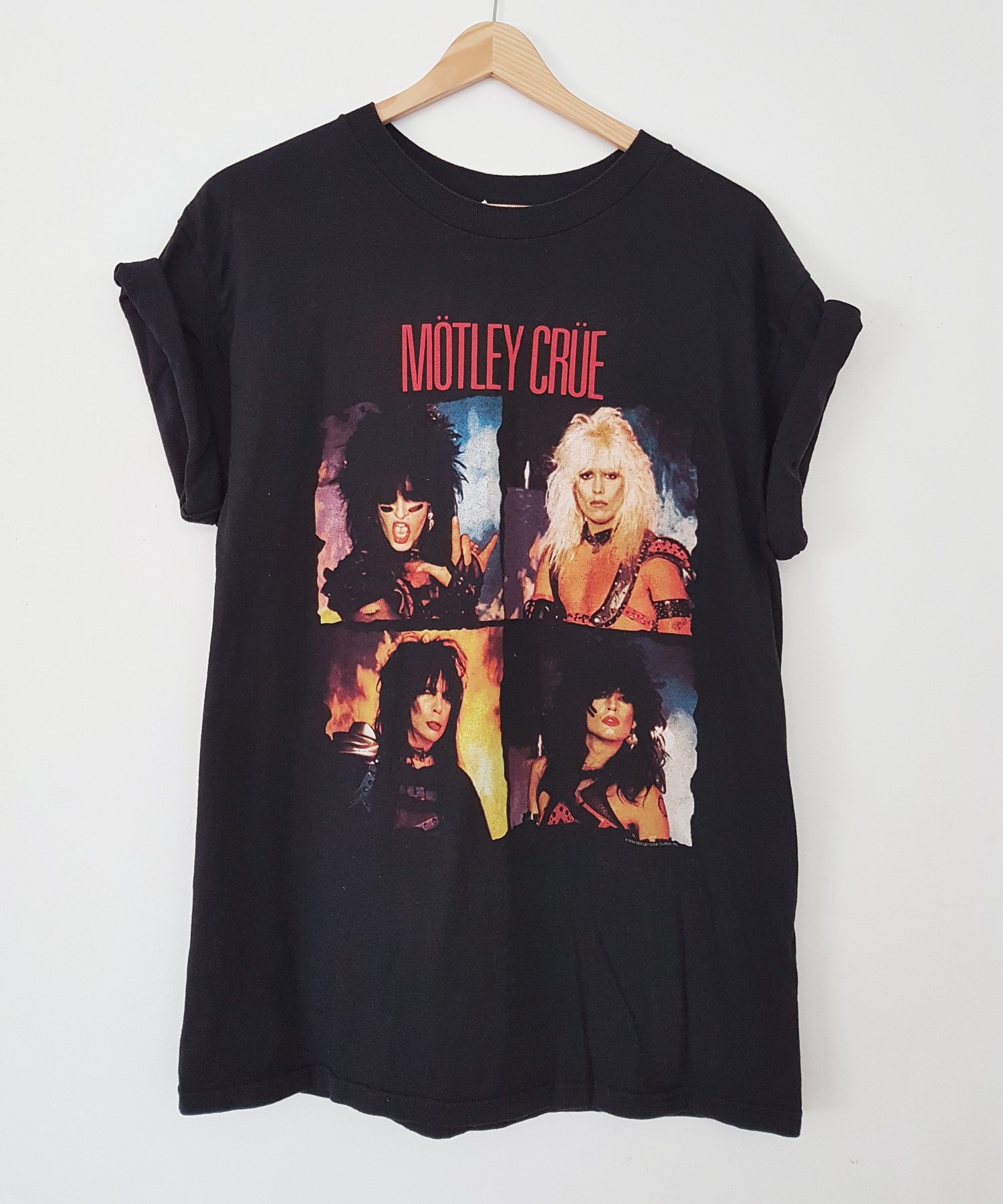 Image of MÖTLEY CREW BAND TEE