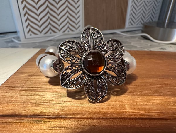 Image of Brown flower bracelet 