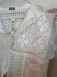 Image 3 of Daisy shirt, white (one size)