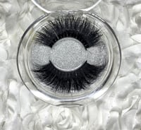 Image 2 of Dramatic Lashes