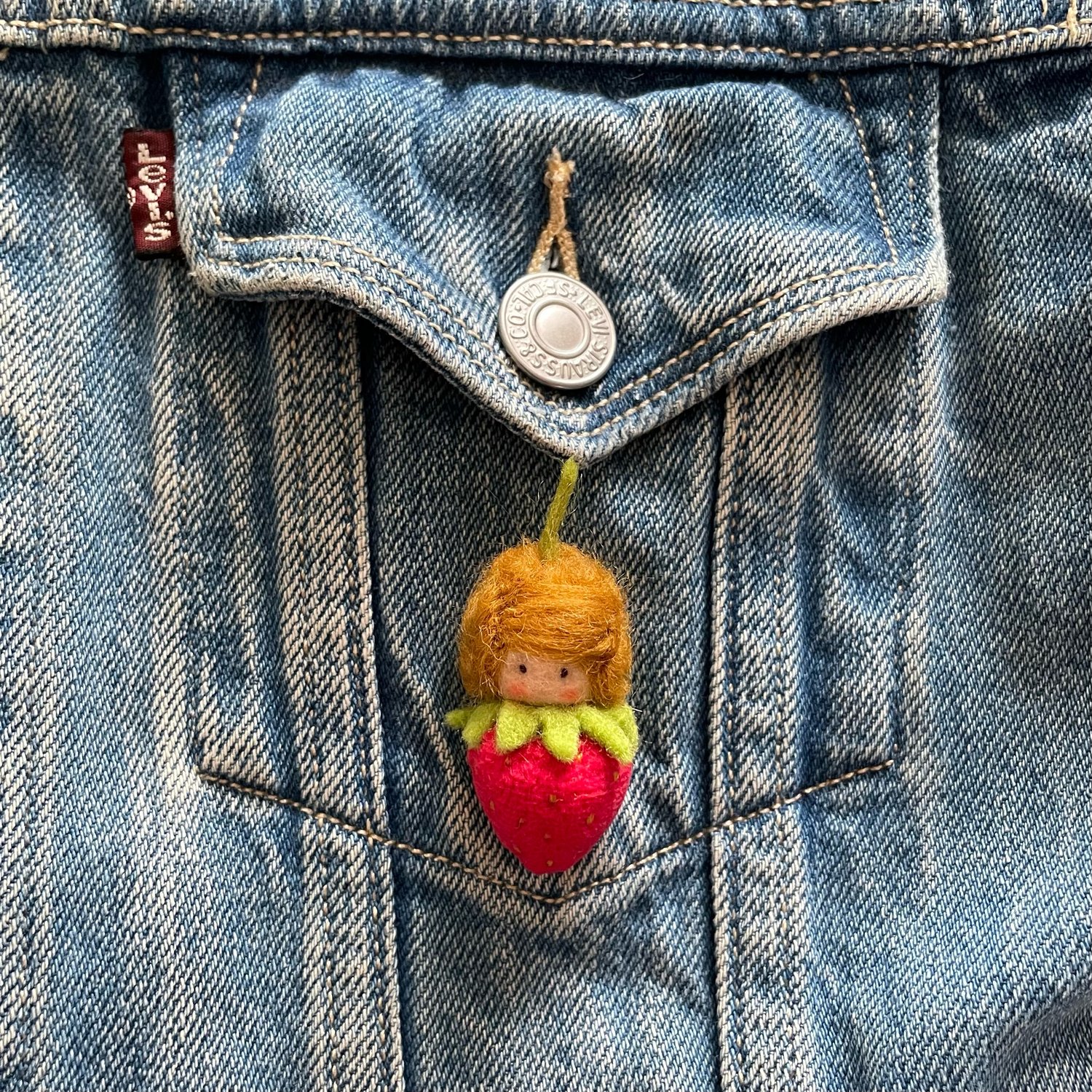 Image of Dorimu Strawberry Brooch - Blonde