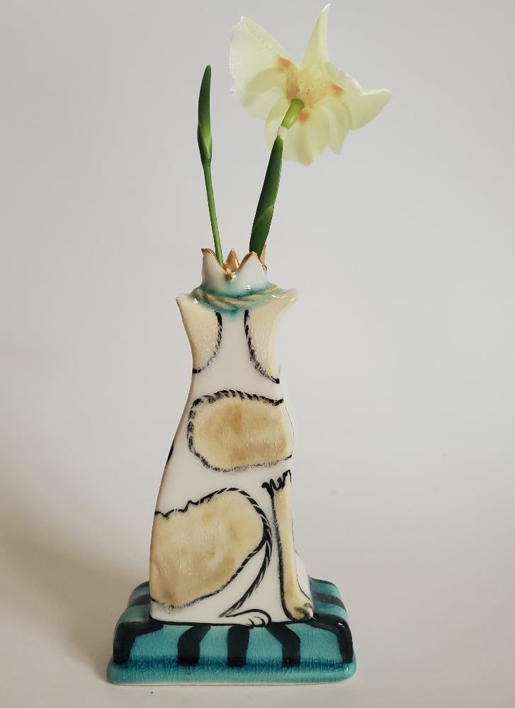Ginger moggy bud vase Image 2